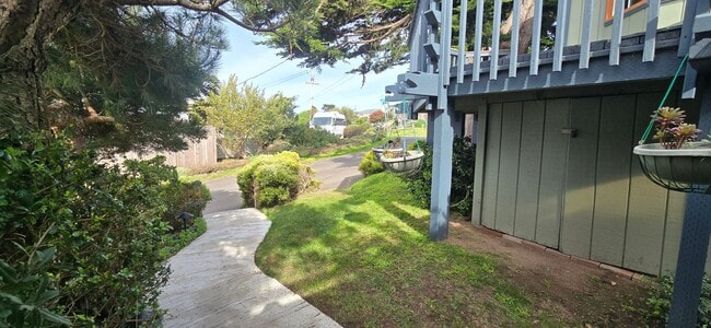 Building Photo - Charming Bodega Bay Cottage with Garden Courtyard
