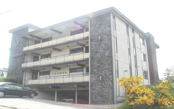 Primary Photo - View Crest Apartments
