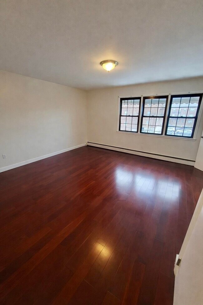 Building Photo - 177 W 51st St