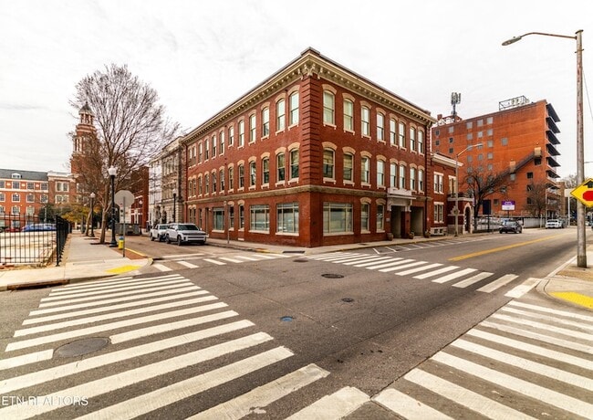 Building Photo - 400 W Church Ave