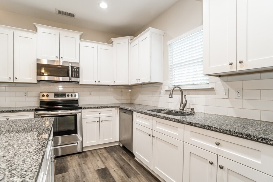 Building Photo - 7823 Bellhaven Blvd