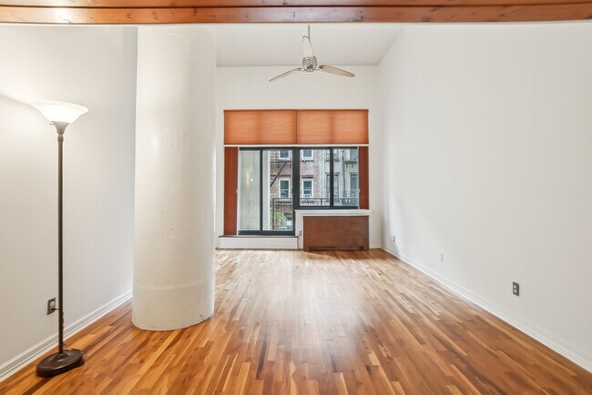 Building Photo - 205 10th St