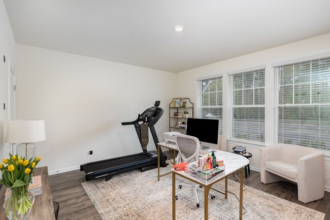 Building Photo - Breathtaking, Spacious Townhome in Parc at...