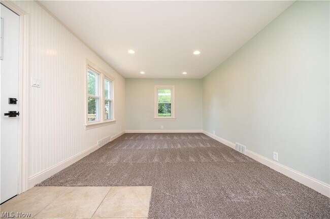 Building Photo - 6665 Clingan Rd