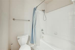 Building Photo - 2255 Braeswood Park Dr