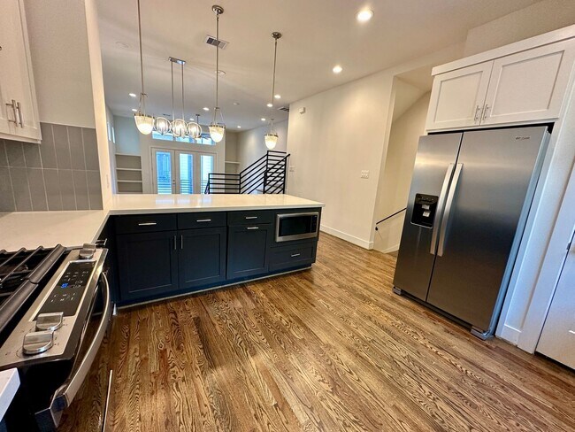 Building Photo - For Lease | 3 Bed, 2 Bath | 2,139 Sq Ft | Greater Heights |