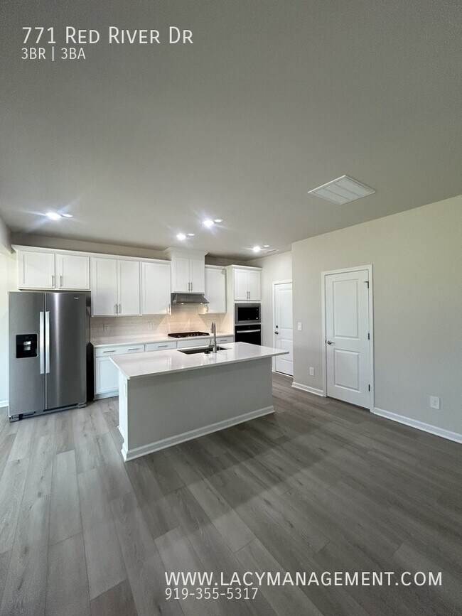 Building Photo - 771 Red River Dr