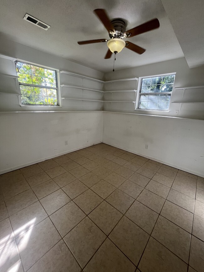 Building Photo - 409 N Main St