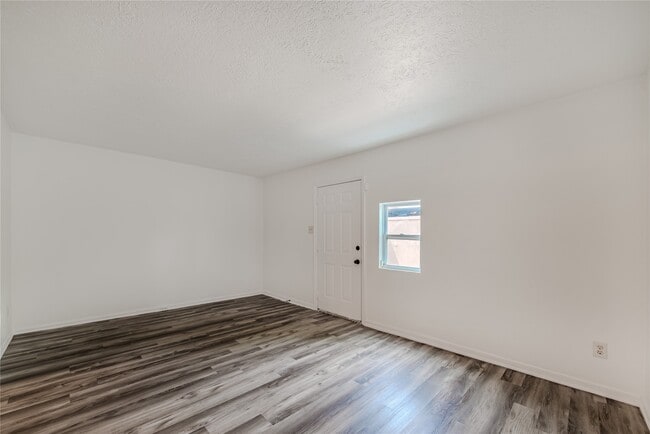 Building Photo - 1803 Country Village Blvd