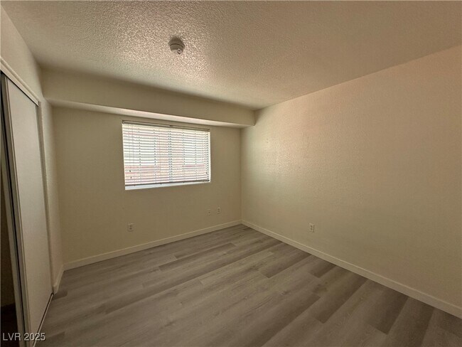 Building Photo - 4730 E Craig Rd