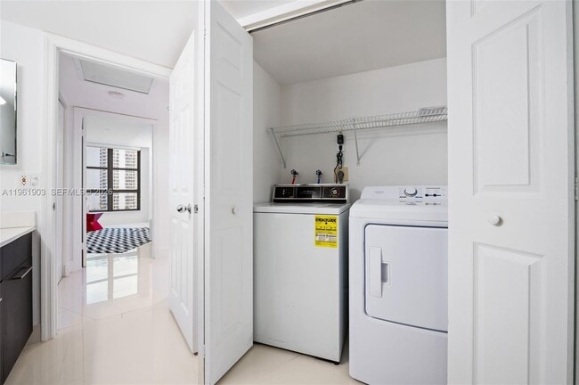 Building Photo - 3500 Mystic Pointe Dr