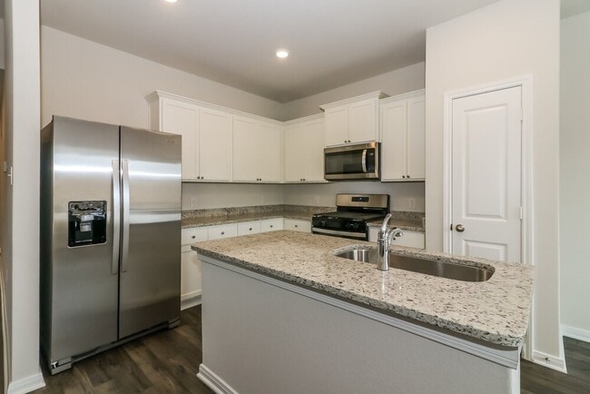 Building Photo - 401 Polly Grv Dr