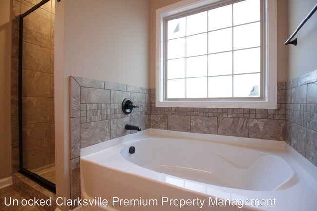 Building Photo - 5 br, 3 bath House - 1684 Putnum Drive