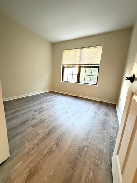 Building Photo - 7 Liberte Ln
