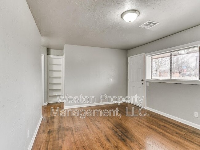 Building Photo - 5721 SE 8th St