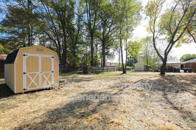 Building Photo - 7509 Montrose Ave