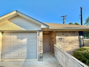 Building Photo - 3/2/1 near UT Tyler!