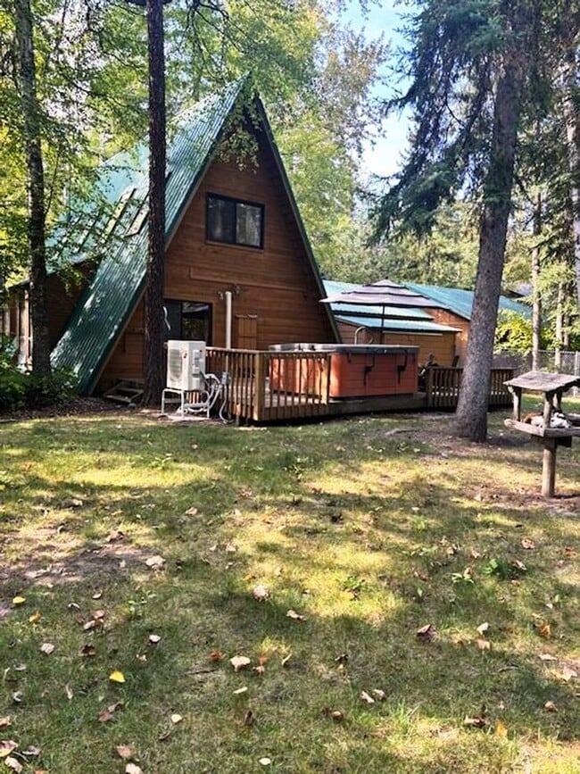 Building Photo - 2 Bedroom 2 bath Mountain Chalet close to ...