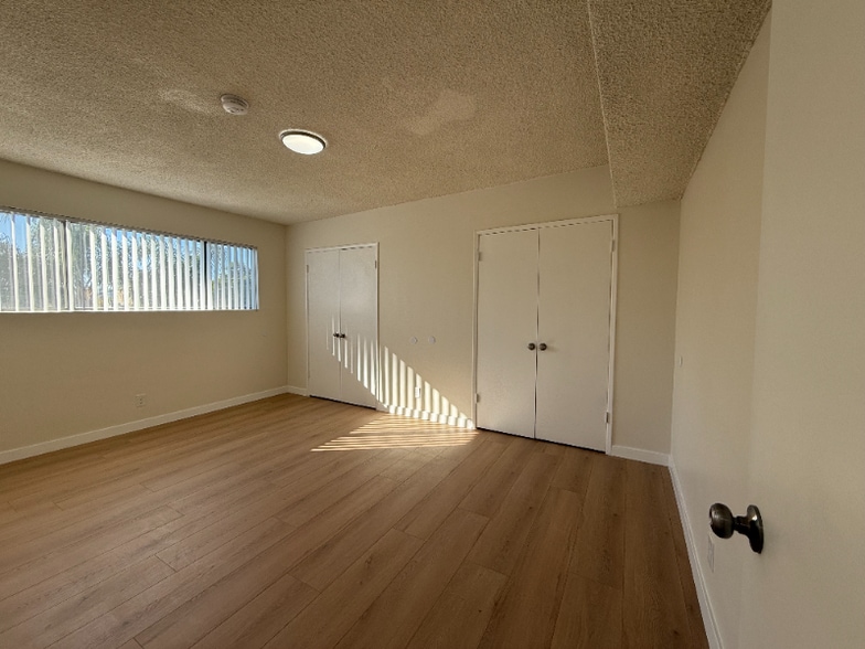 Building Photo - 6039 Whitsett Ave