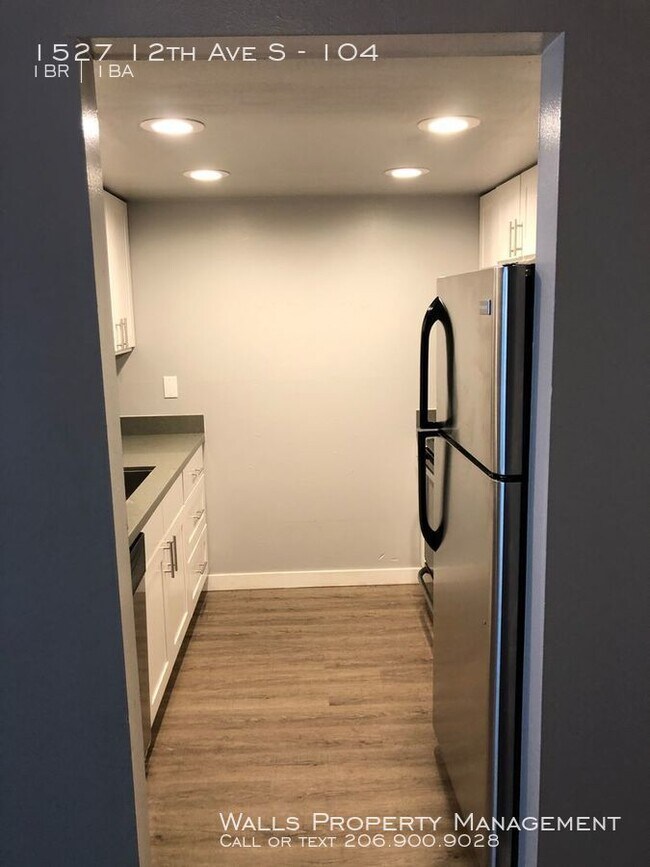 Building Photo - 1527 12th Ave S