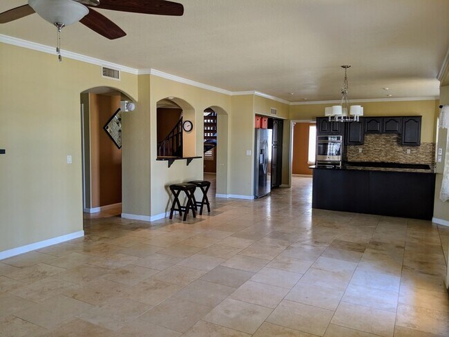 Building Photo - 17900 W Cactus Flower Dr