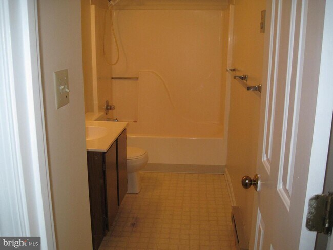 Building Photo - 2930 Packer St