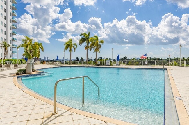 Building Photo - 7910 Harbor Island Dr