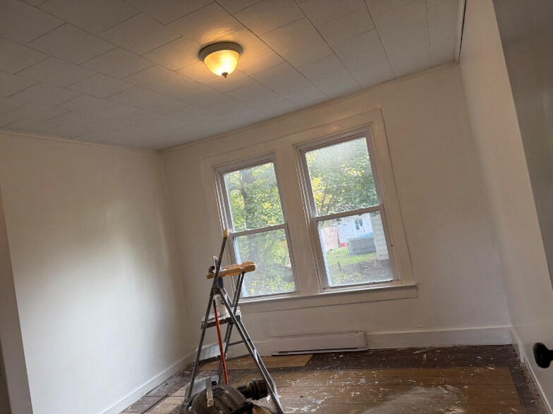 Building Photo - 12 Grove St