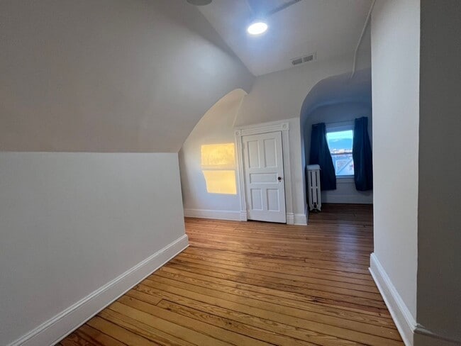 Building Photo - Brookland Grand 4917 sqft 8bd 3.5bth Home | Huge Front Porch | Large Back Yard