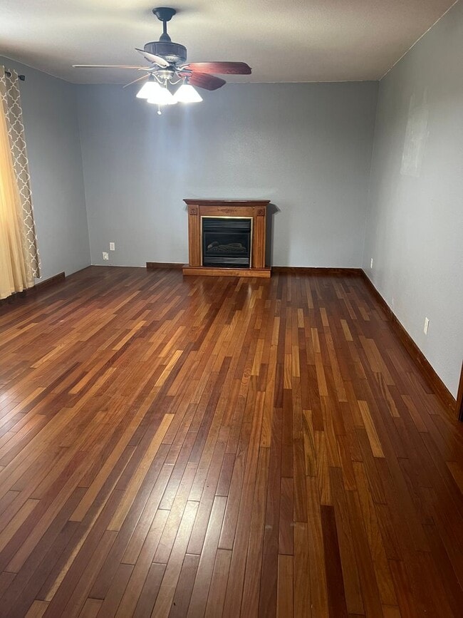 Building Photo - Available 6/21