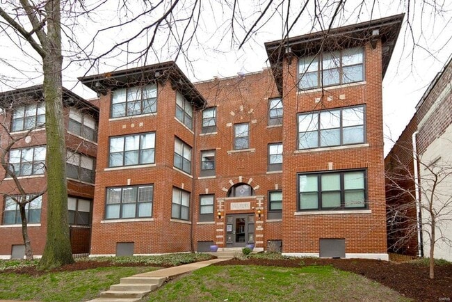 Building Photo - 5621 Pershing Ave