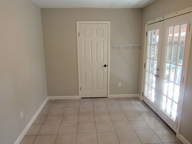 Building Photo - 3311 Golden Willow Dr