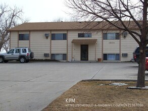 Building Photo - 1504 Sioux Ave
