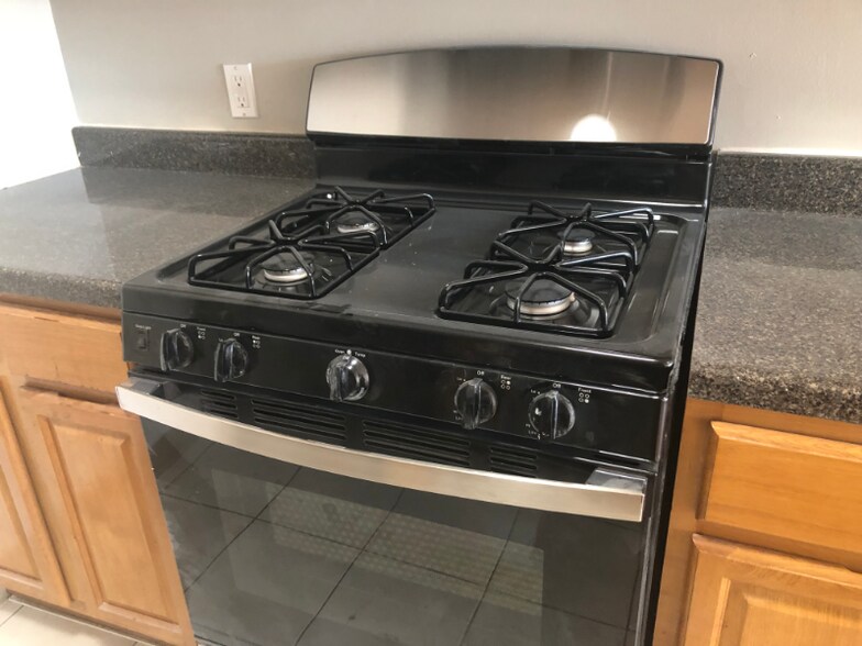 Building Photo - 147 Main St