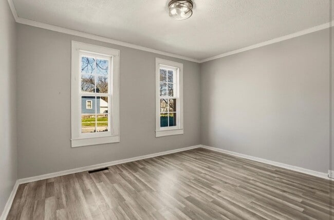 Building Photo - Updated 3BR Home with New Kitchen & 2-Car Garage