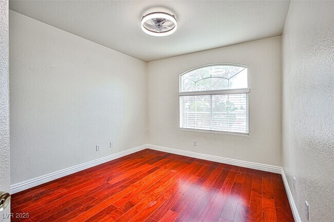 Building Photo - 5871 Salmon Falls St