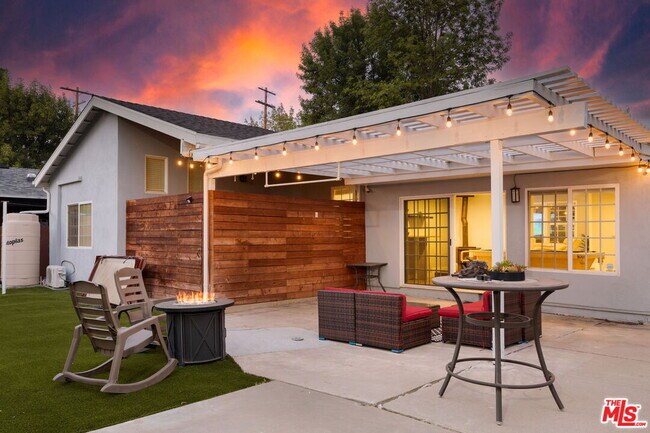 Building Photo - 8345 White Oak Ave