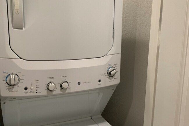 Building Photo - 6050 Dublin Blvd