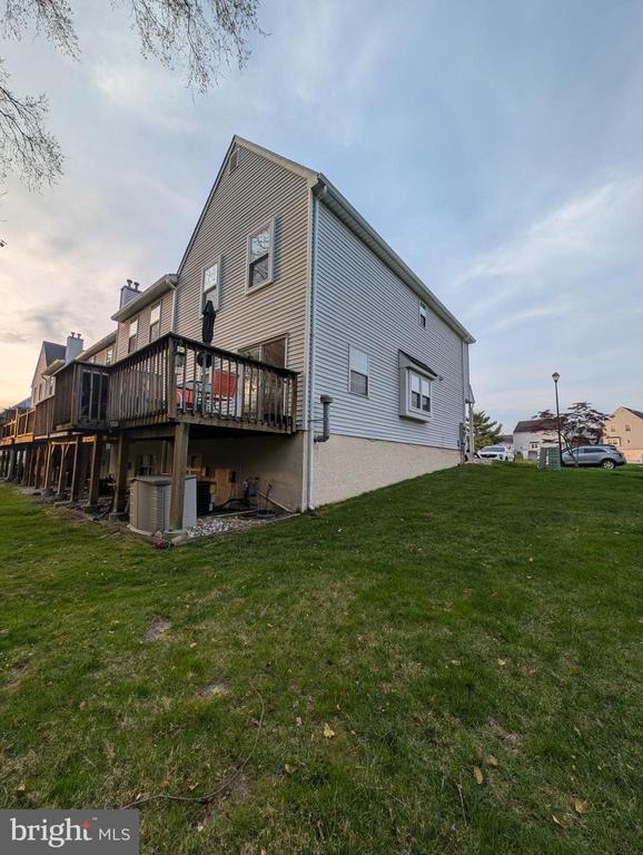 Building Photo - 609 Hartland Ct