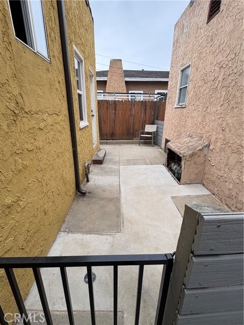 Building Photo - 552 W 22nd St