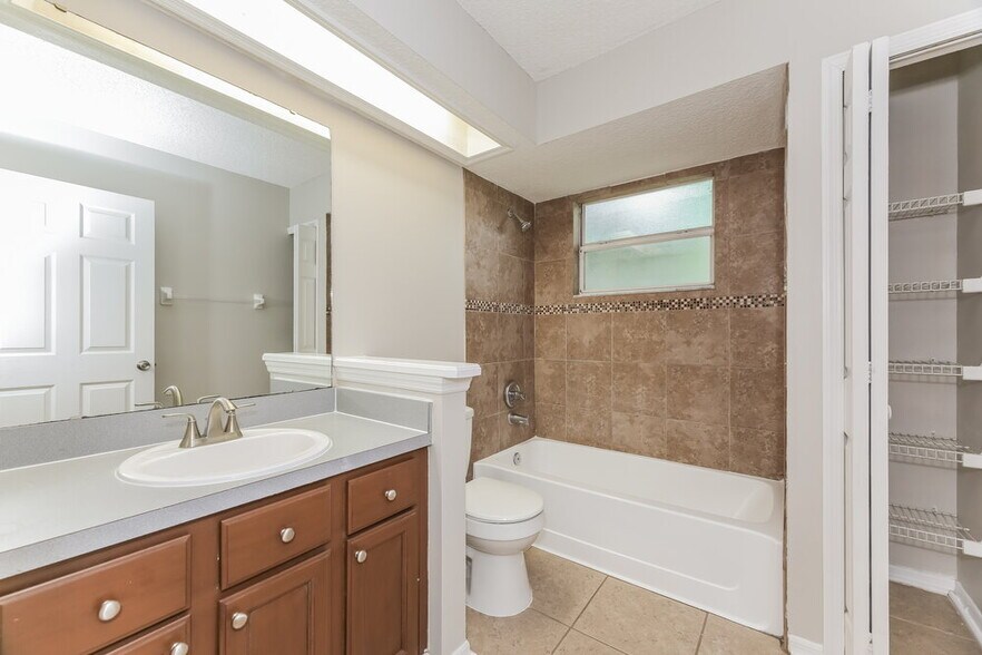 Building Photo - 8842 Fieldside Ct