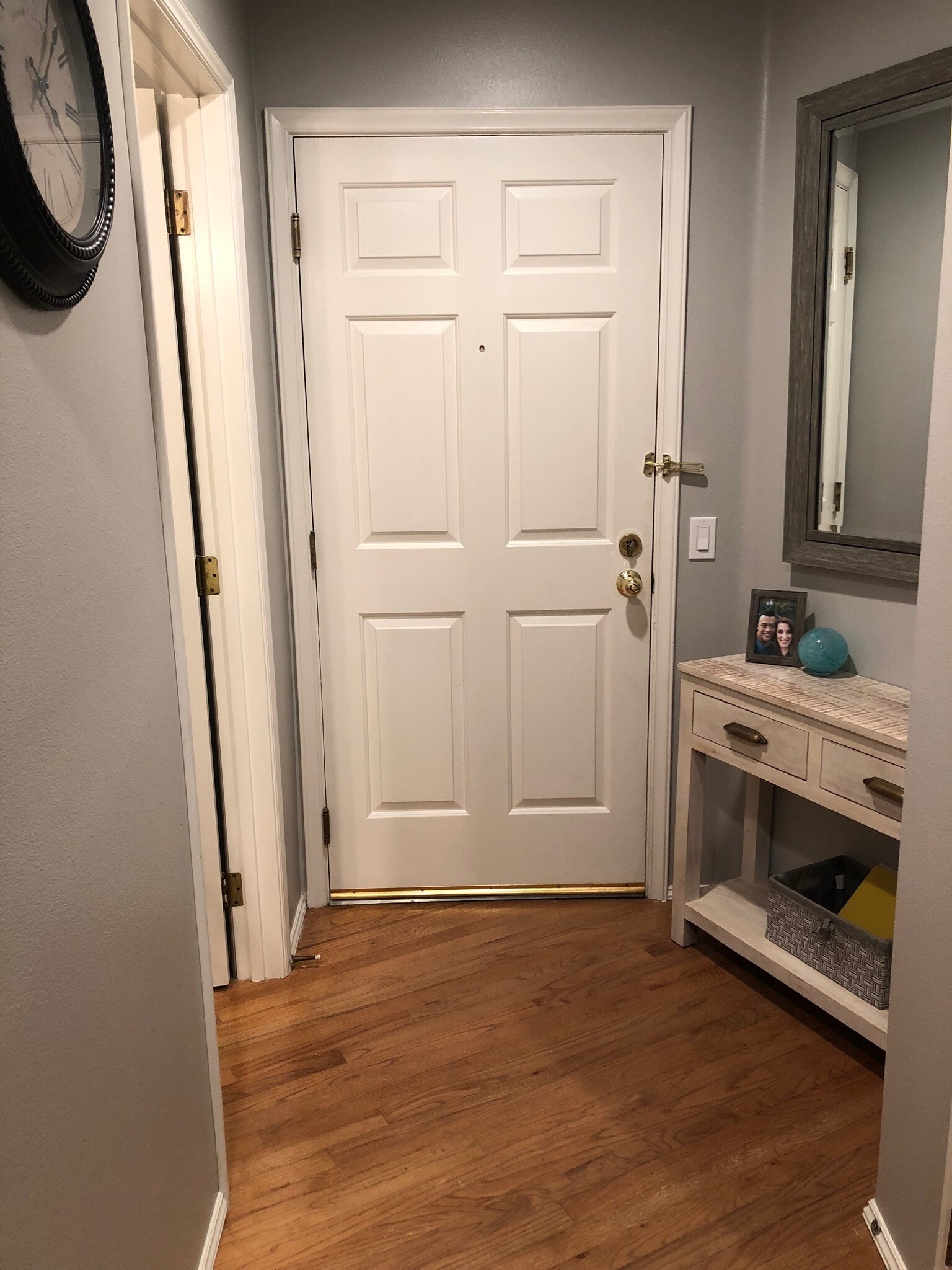entryway. - 9915 NE 124th St