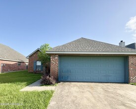 Building Photo - 121 Troubadore Dr