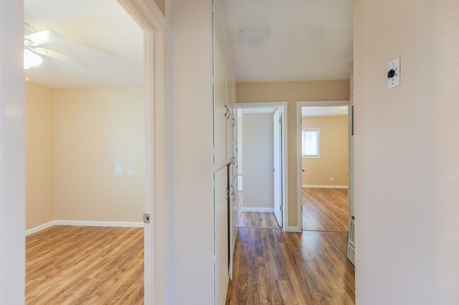 Building Photo - Spacious 4 Bedroom Home