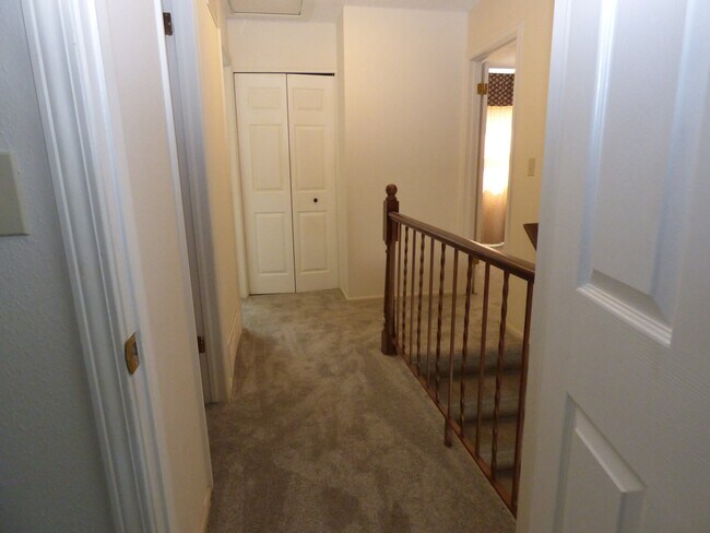 Building Photo - $0 DEPOSIT OPTION.  SPACIOUS 3-BED, 3-BATH...