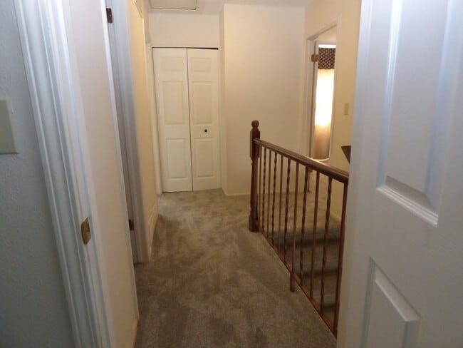 Building Photo - NEWER CARPET & STAINLESS FRIDGE!! BACKS TO...