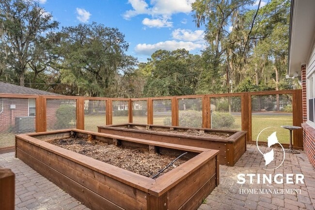 Building Photo - 150 Brickyard Point Rd S