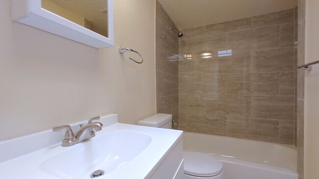 Building Photo - Newly Remodeled 3 Bedroom 2 Bath Home!