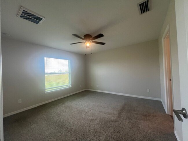 Building Photo - 3 bedroom/ 2 bath in NE Cape Coral- Gator CIrcle - Available Now