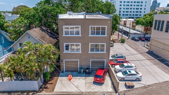 Building Photo - 330 Lang Ct N